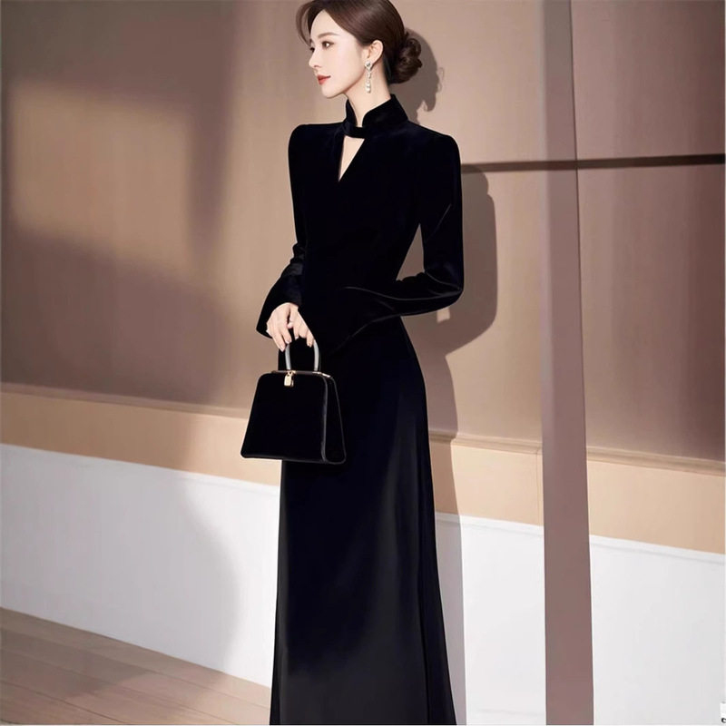 Winter New Chinese Style Improved Cheongsam Long Dress High-end Sense New Chinese Style National Style Black Vertical Collar Button Velvet dress
