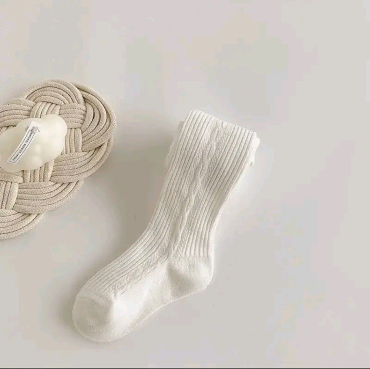 Zapatos de princesa de niñas 2024 otoño nuevo estilo de niños retro botón redondo de moda zapatos ligeros zapatos de soja suave