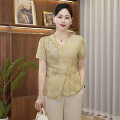中年のお母さんの夏服の半袖tシャツの上着のズボンのスーツの中で年配の女性の大きいサイズの洋の気質はやせている2つのセットを現します。
