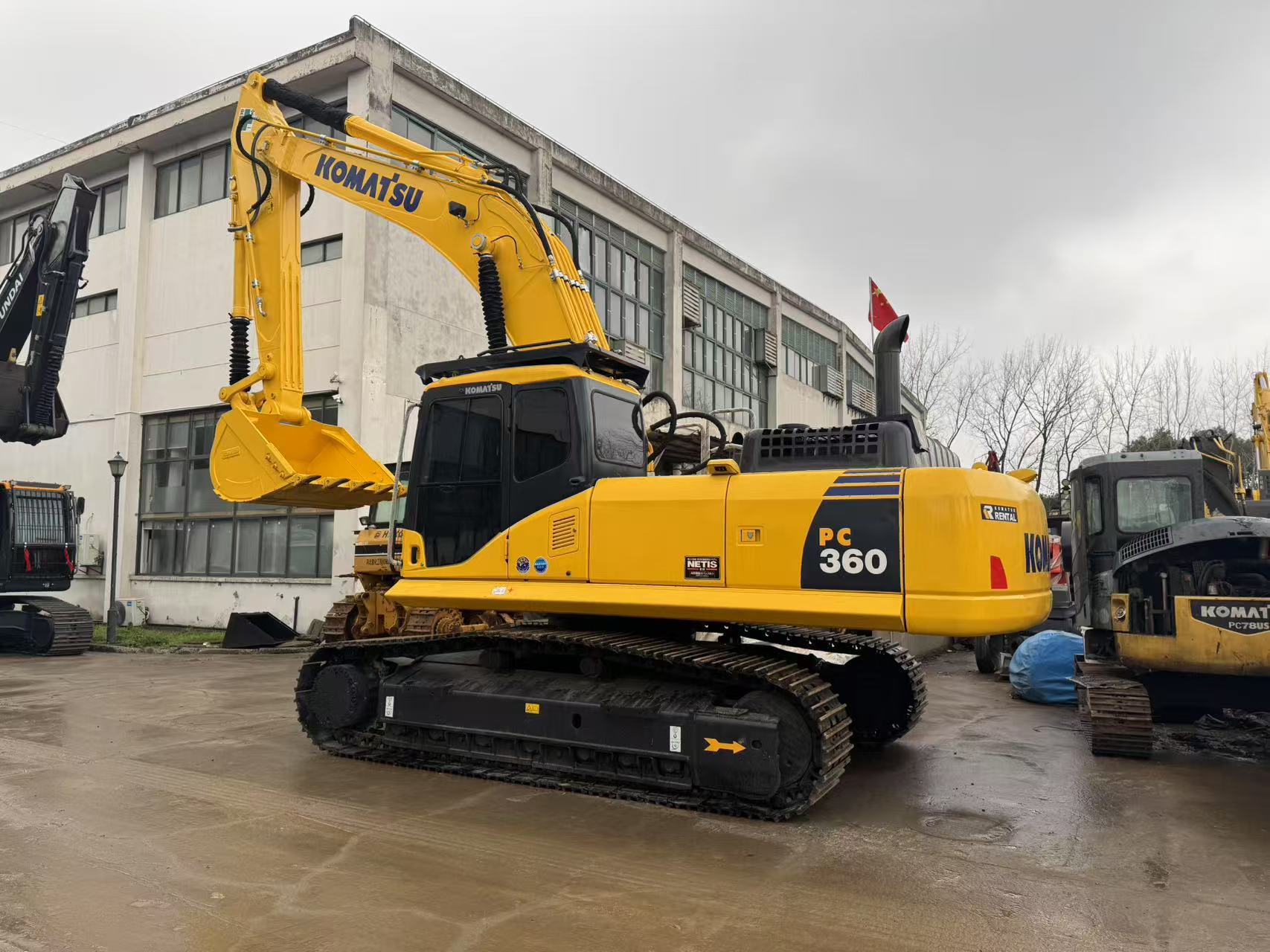 Fábrica directa de segunda mano Komatsu 350 - 7 excavadora gran excavadora de orugas paquete asequible entregado a casa
