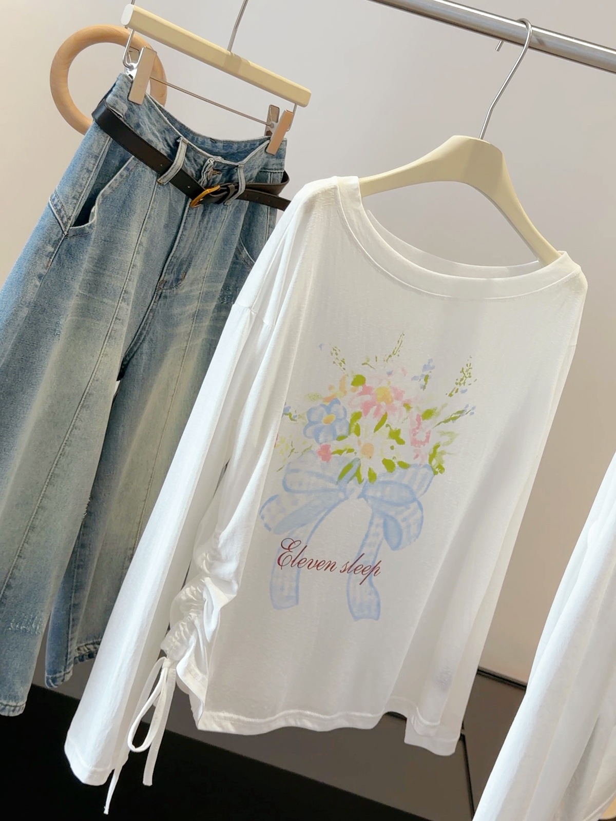 Women's White Off-Shoulder Long Sleeve Sun Protection T-Shirt Summer Loose Fit Drawstring Floral Print Cover-Up Top_ecoleips.com