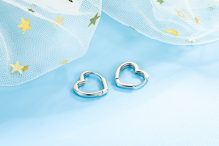 Korean Heart-shape Copper Inlaid Zircon Earrings Wholesale display picture 3