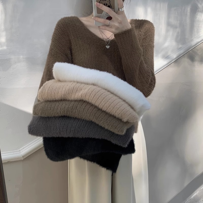 Lazy Style Soft and Waxy V Neck Short Knitwear for Women in Spring, Autumn and Winter, Slim Fit Imitation Mink Velvet Bottoming Knitwear Top