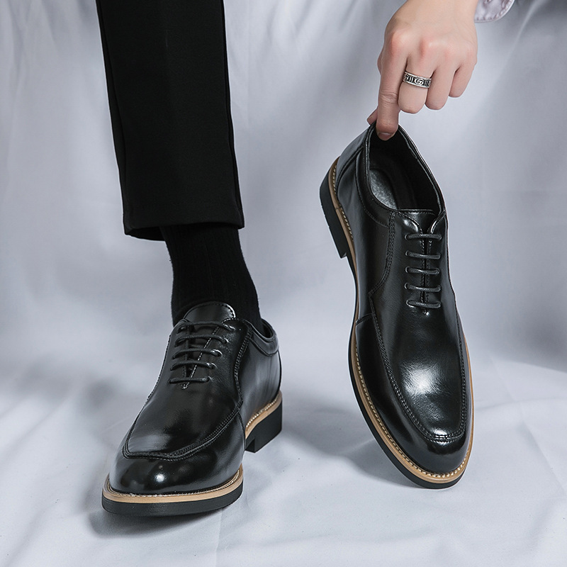 Zapatos de cuero ropa formal de negocios para hombres zapatos casuales de suela gruesa 2024 primavera y otoño moda británica zapatos de boda de novio puntiagudos