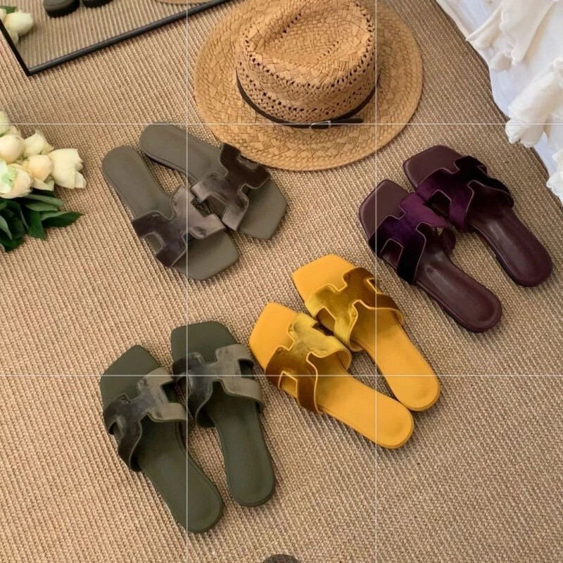 One-Strap Slippers for Women, Suitable for Outdoor Wear, Elegant and Stylish, Flat Open-Toe Sandals, 2026 Summer New Velvet Slippers for Women