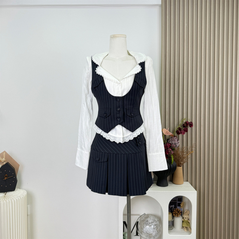 British Drama Student - "My Favorite Series" French Shirt/Jennie Style Vest/Striped Skirt