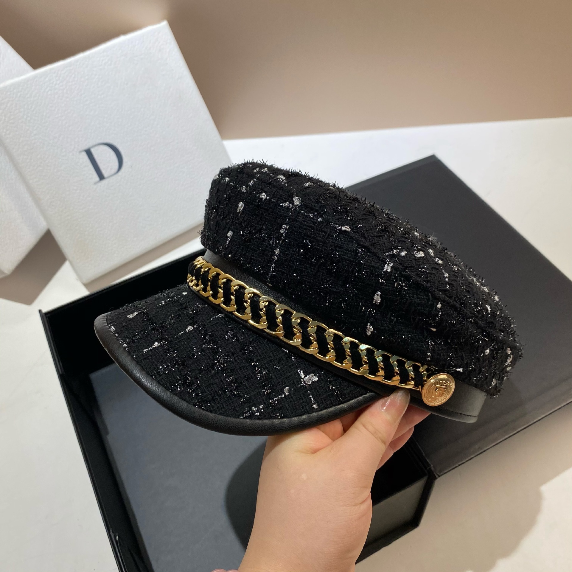 Xiaoxiangfeng Metallkette Marine Herbst und Winter glänzende Seide dicke Wolle vielseitige schwarze Zeitungsjungenmütze modische Unisex_voghion.com