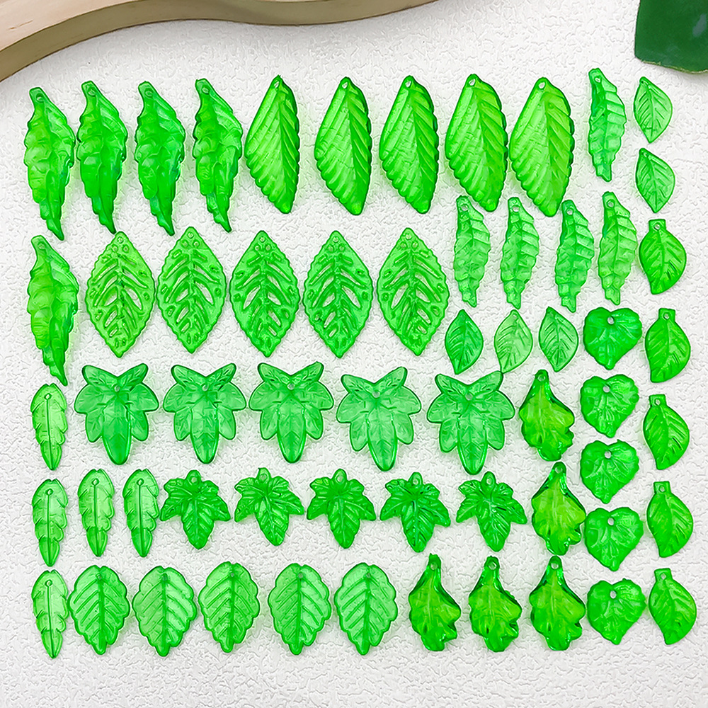 Simulación perforada chapada en color hoja de arce hoja verde hoja de uva accesorios de acrílico transparente hecho a mano pulsera decorativa de bricolaje cuentas