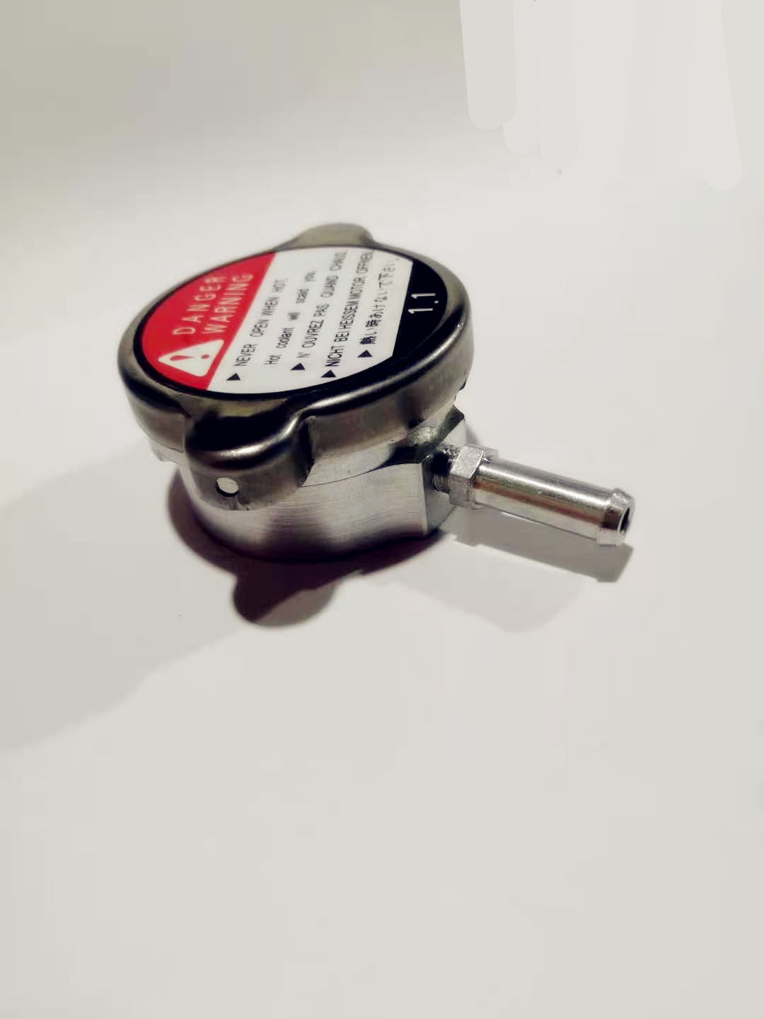 Metal Id 41mm Large Water Inlet with Water Tank Cover, Universal Radiator Cap, Anti-Spill Coolant, Highly Adaptable