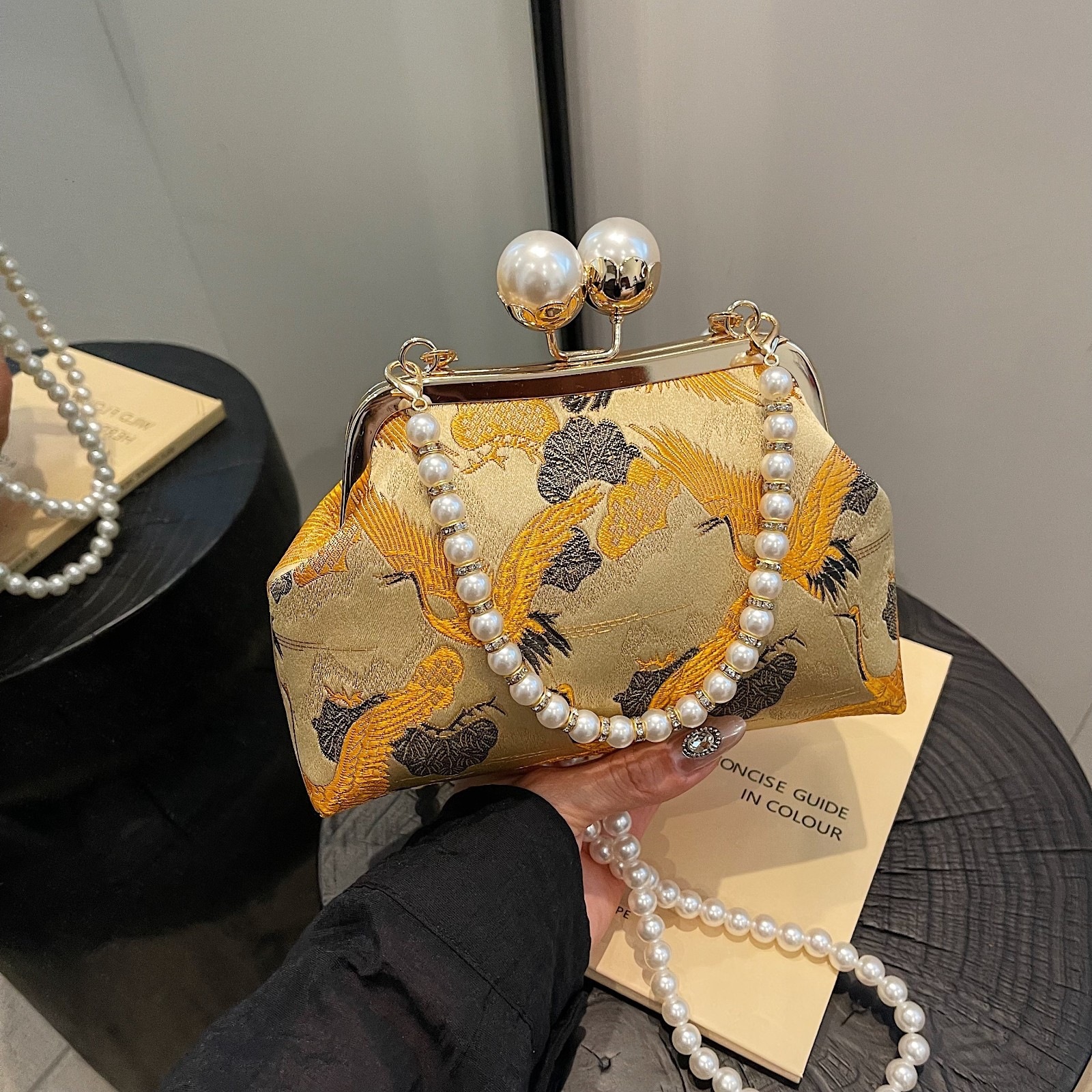 Cheongsam For Women, High-end Luxury Niche Pearl Clasp Bag, New Chinese-style Embroidered Handbag_voghion.com