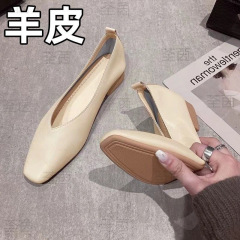 フレンチスタイルの優しいソフトレザーソフトソールシープスキンおばあちゃんの靴女性用夏フラットソールスクエアトゥ浅い口の靴女性用夏スタイル