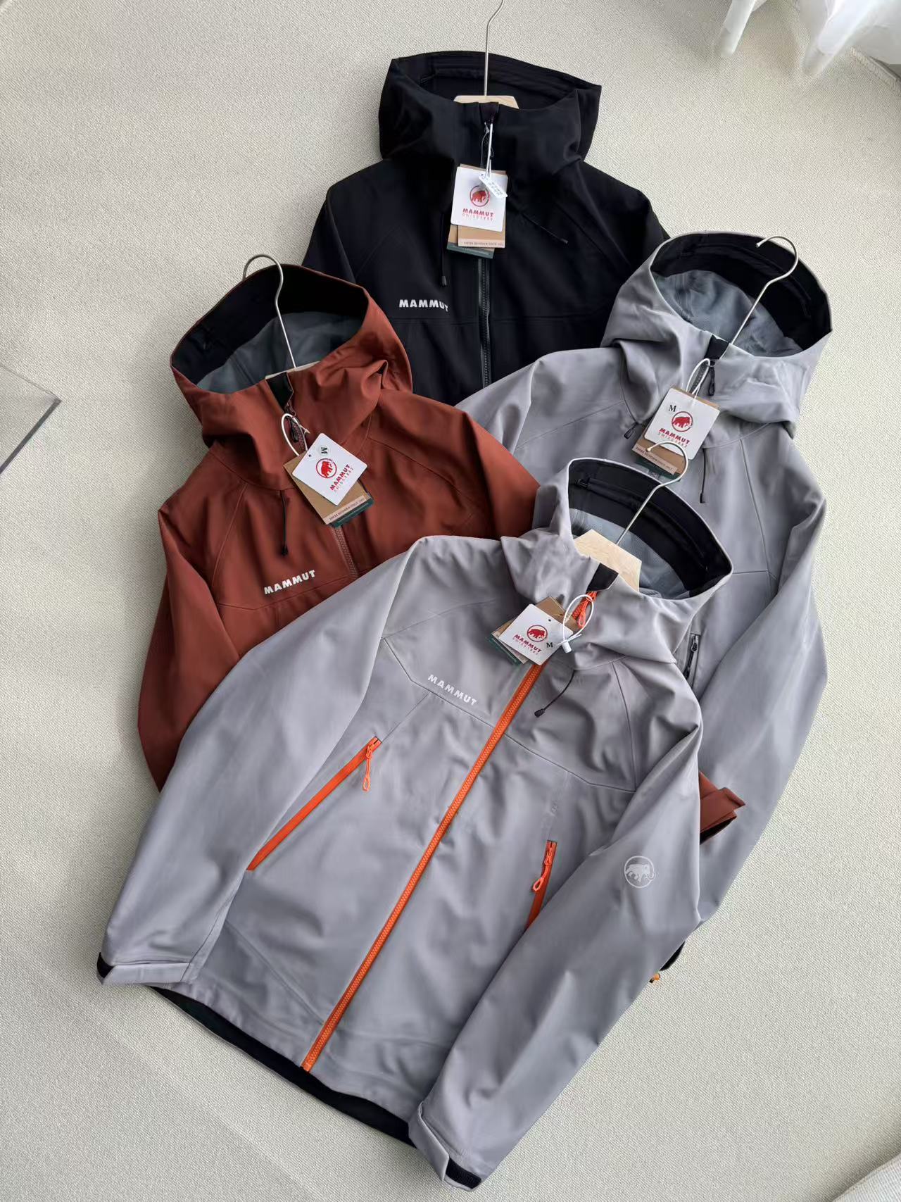 Mamut pareja 3K deportes al aire libre aves a prueba de viento impermeable con capuz de capa suave abrigo de asalto chaqueta