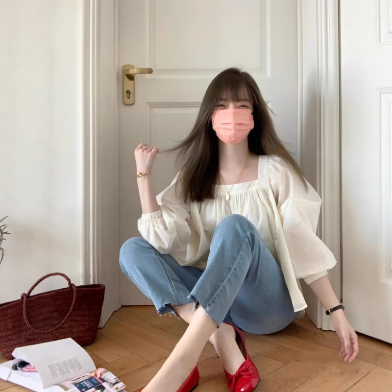 フランス式の白い襟の泡袖のシフォンの短いシャツの秋のゆったりとしたシャツのデザイン感の減齢の女性の上着|undefined