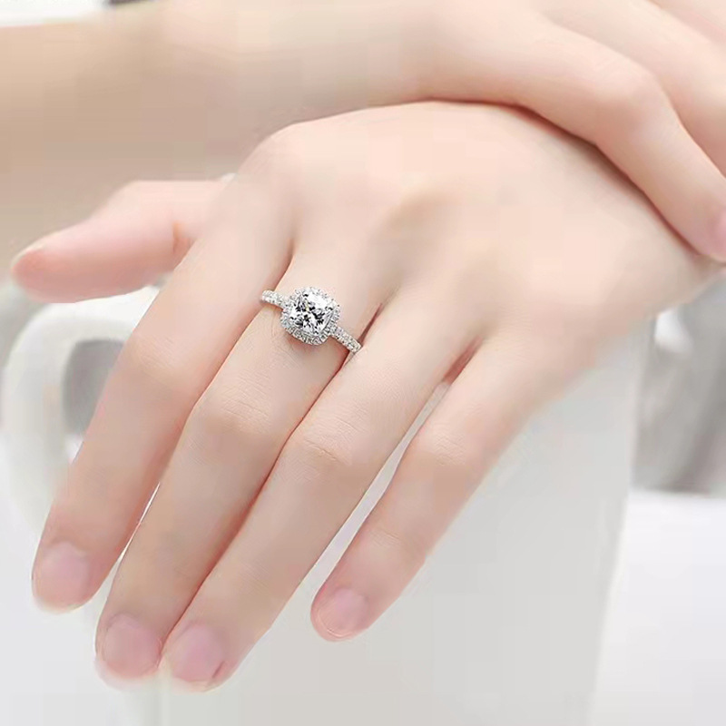 Joyería caliente vivo tres piezas princesa bolsa cuadrada anillo collar pendientes ZIRCON traje moda temperamento clavícula cadena