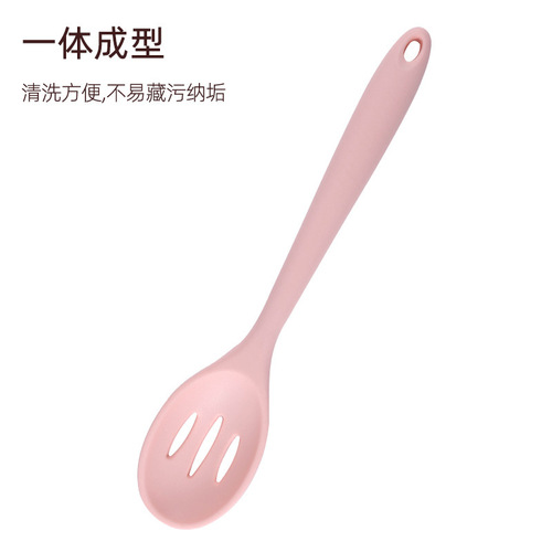 The leaky silicone spoon can change the size of the spoon, stir and season the salad, and can be used as an all-in-one all-inclusive kitchen utensil in Nordic color