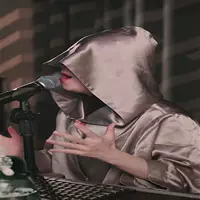 Fu Gui Net Red встряхивает якорь таинственный плащ Хэллоуин Косплей Плащ вампира в прямом эфире