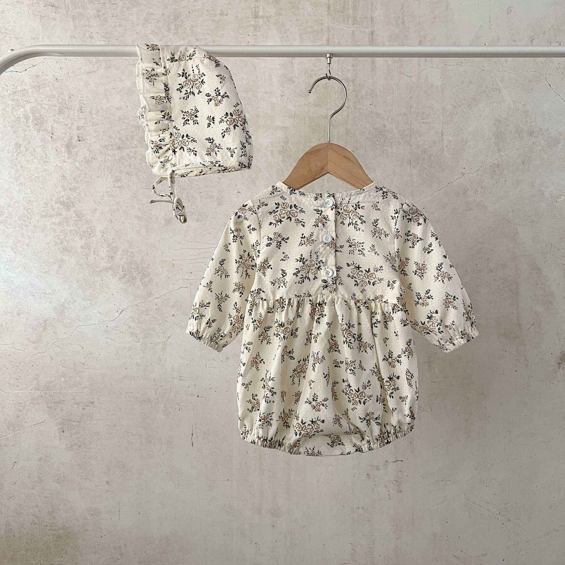 Estilo coreano bebé niña de algodón otoño floral mameluco de manga larga con sombrero ins recién nacido todo-fósforo mono mameluco