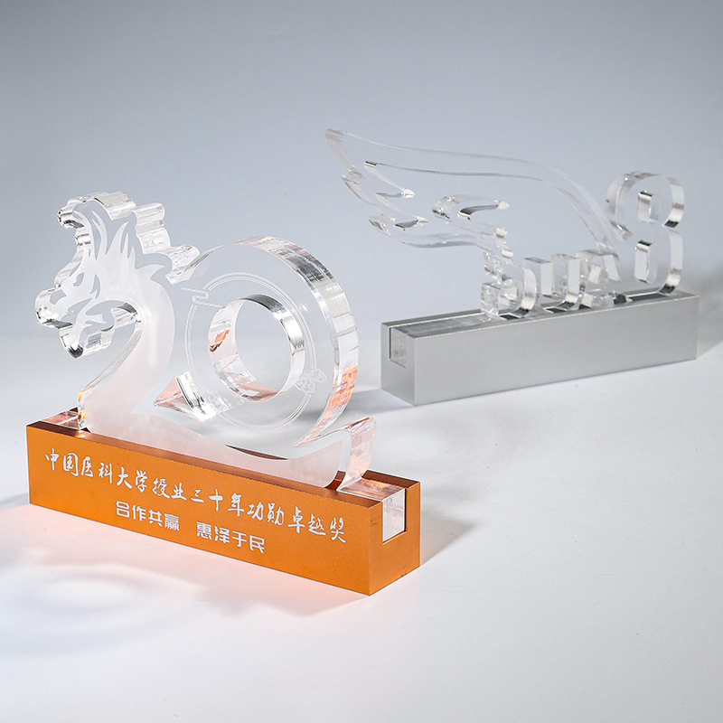 Trofeo de cristal de estilo nórdico de geometría de metal de trofeo de celebración anual de mérito de la competencia de premios