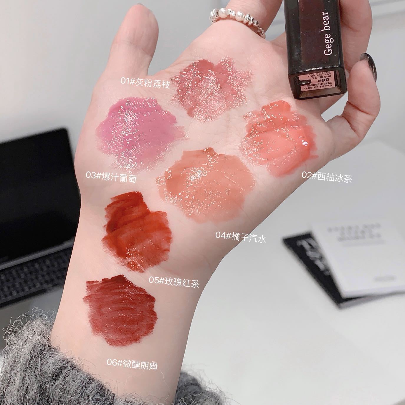 Gegebear dulce esmalte labial de agua de color, esmalte labial húmedo, espejo de agua, maquillaje y color, no es fácil de tocar la taza, brillo labial tierno