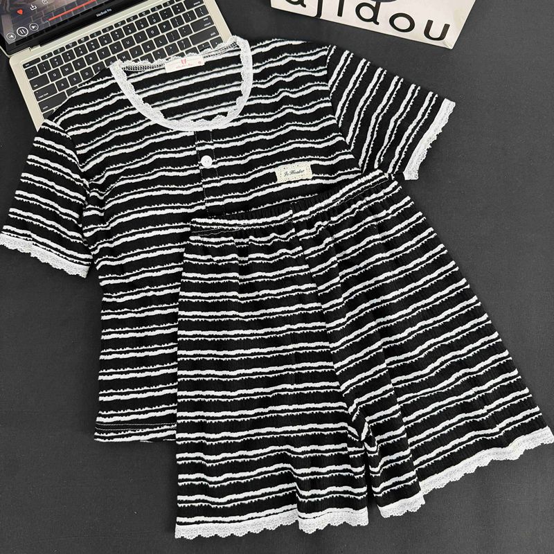 Pijama con cojín de pecho de mujer primavera y verano delgado pantalones cortos de mangas cortas bordes de encaje dulce sensación de ropa de casa Xia Ke