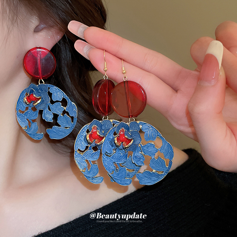 Pendientes de flores pintadas en aerosol rojo y azul con aguja de plata Pendientes de temperamento de nicho estilo de Hong Kong Pendientes retro elegantes de alta gama mujeres