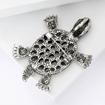 Animal Pin, Yaxa sancaqları