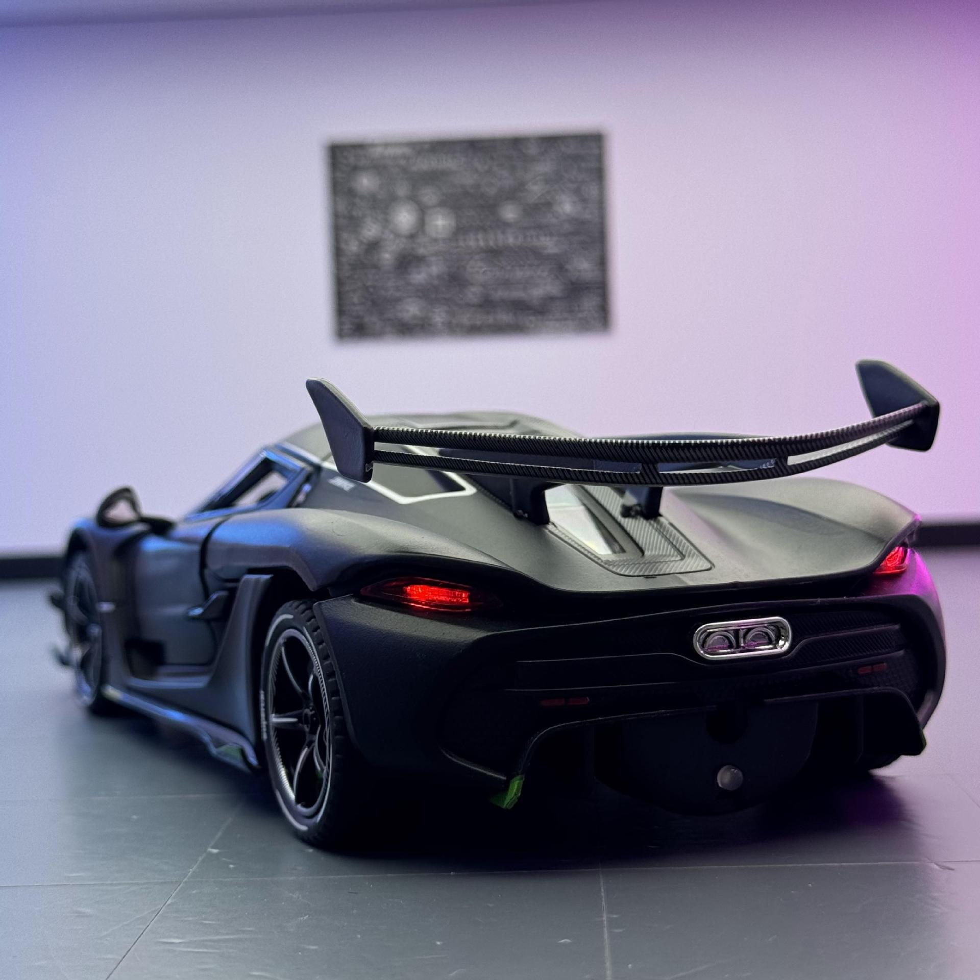 Coche a modelo de coche 1:24 Koenigsegg con spray aleación coche deportivo sonido luz de retorno coche de juguete modelo de sonido