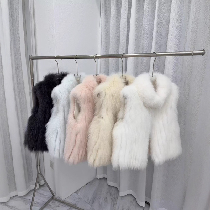 Winter Fox Fur Thickened Striped Whole Skin Fur Vest with Stand Collar, Fashionable Young Style Vest, New Model for Women, Slimming Effect