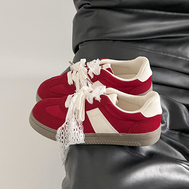 Clásico rojo nicho retro ballet alemán zapatos de entrenamiento femenino 2025 nuevas zapatillas de encaje casuales planas transpirables de primavera y verano