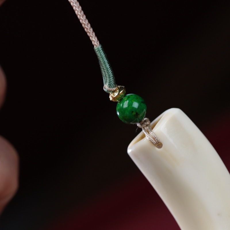 オリジナルの野生のイノシシの歯ペンダント、高精度研磨されたイノシシの歯のペンダント、歯の骨と角のジュエリー卸売|undefined