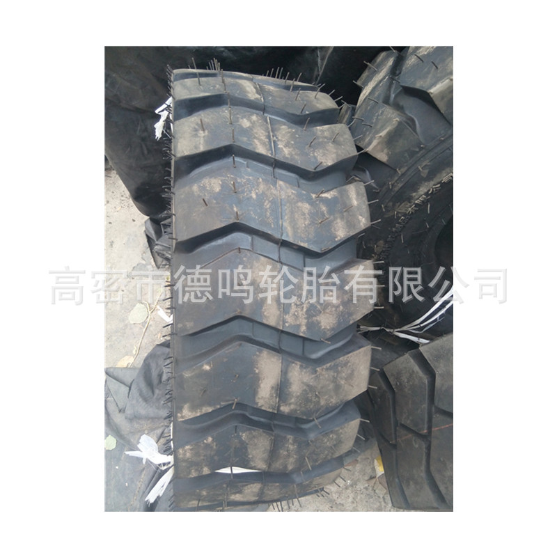 Venta de fábrica maquinaria de construcción neumático 14/90-16 pequeño cargador neumático nuevo