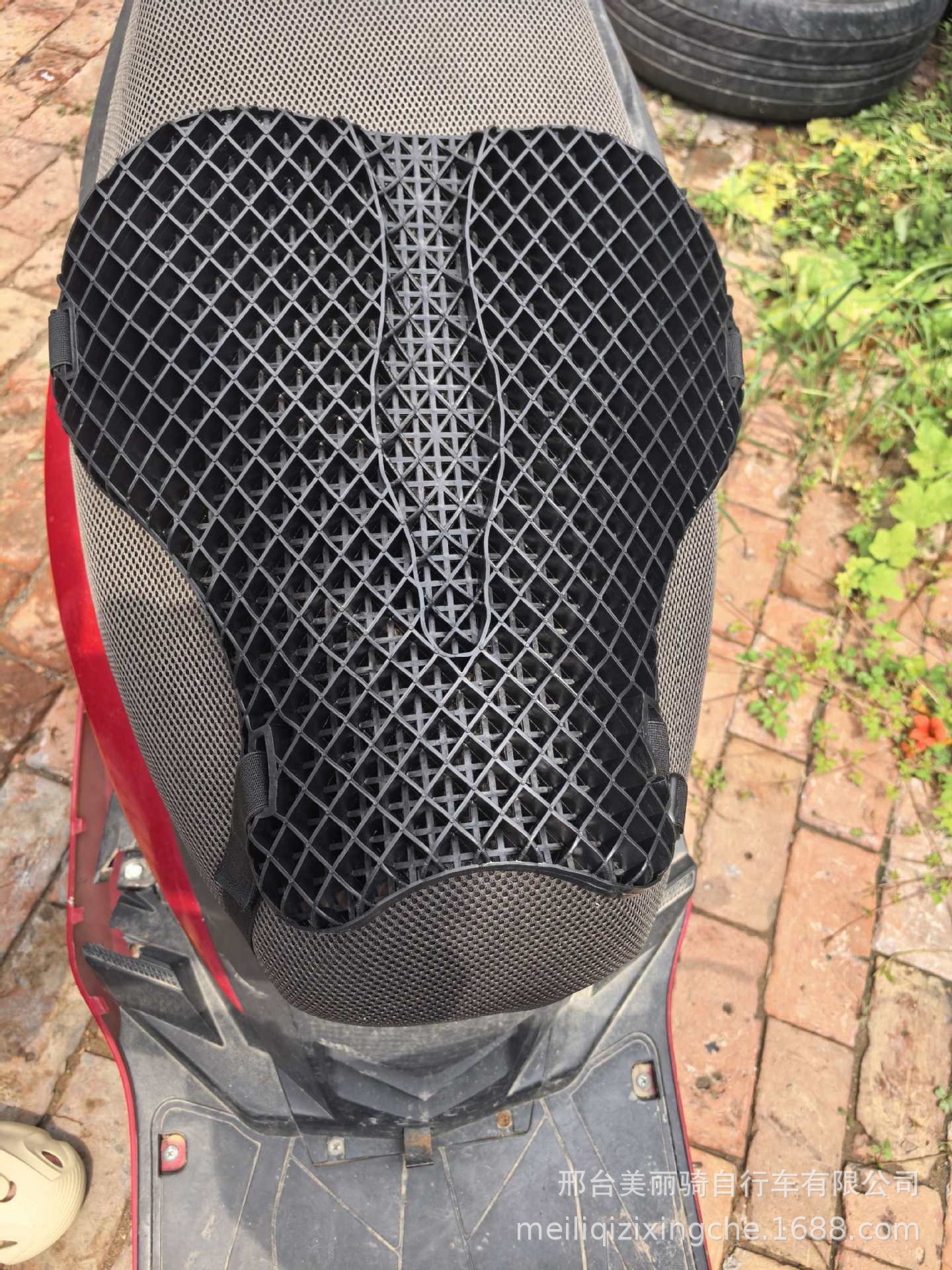 Gel Motorcycle Seat Cushion Honeycomb Waterproof Slip-Resistant Breathable Universal Electric Vehicle Seat Cushion Tpe Soft Rubber Shock-Absorbing Mesh Pad