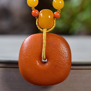 Natural Russian old beeswax clasp pendant genuine goods orange peel old wax size 32x 32x 15mm total weight 17 grams