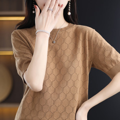 ニット純綿半袖tシャツ女性の夏の新型丸首の透かし彫りの中にゆったりとしたボトムシャツ女性の半袖の上着が薄いです。