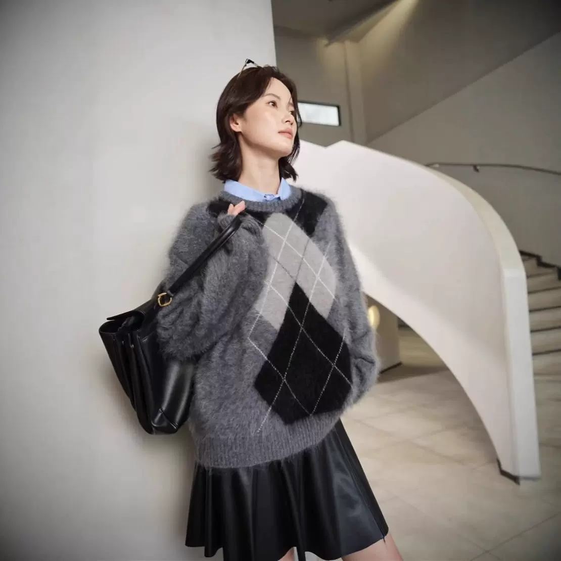 秋冬新款撞色菱形格女式针织衫拉毛宽松套头韩系学院风高级感毛衣
