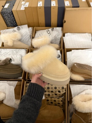 Sanpotti Titzkut Women's Snow Boots Sheepskin Integrated Thick-Soled Fur Toe-Cap Slippers Warm Cotton Shoes