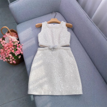 富家千金风象牙白珍珠蝴蝶结圆领露腰钉珠亮片粗花呢无袖连衣裙女