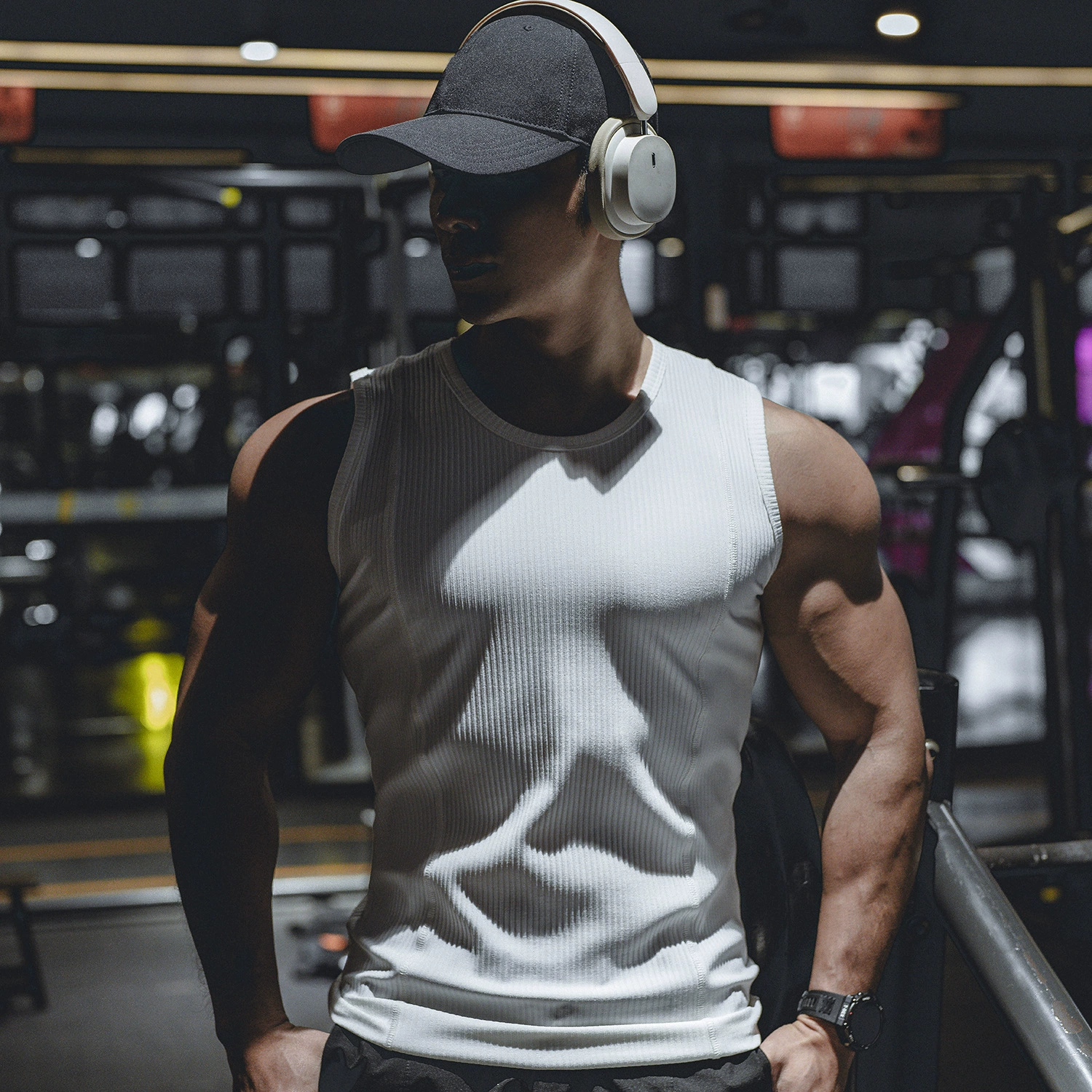 Летний мужской новый стиль спорт досуг бег тренировки фитнес-тренировки сплошной цвет полосатый стройный эластичная жилет без рукавов