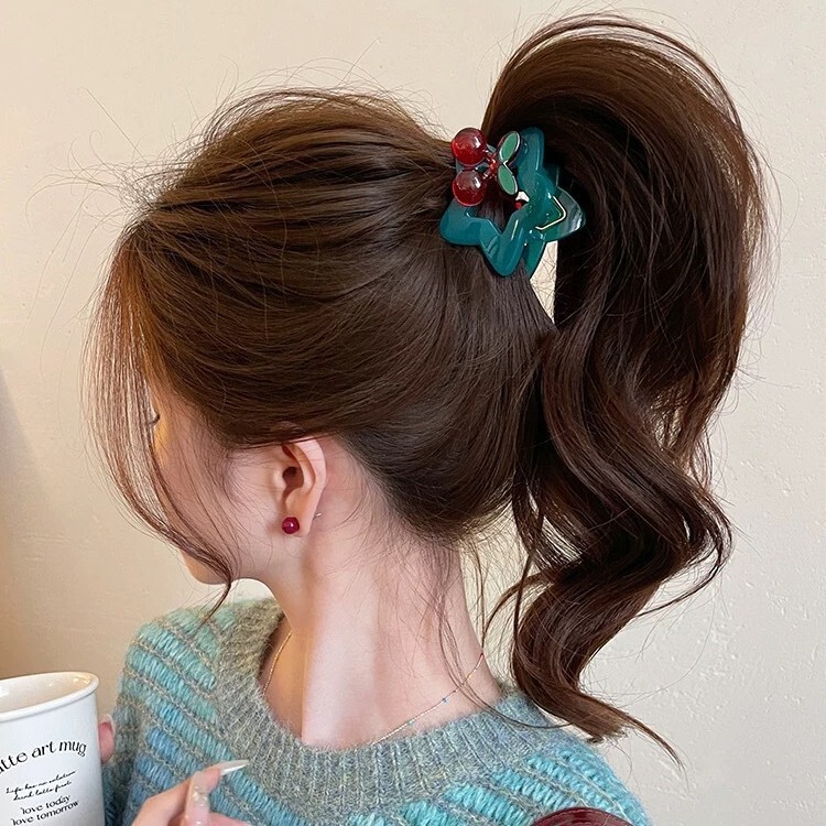 Autumn and Winter Medium-Sized Hair Claw Clip, High-Value Hair Accessory, Retro Exquisite Hairpin, 2026 New Model, Heart-Shaped Flower Shark Clip