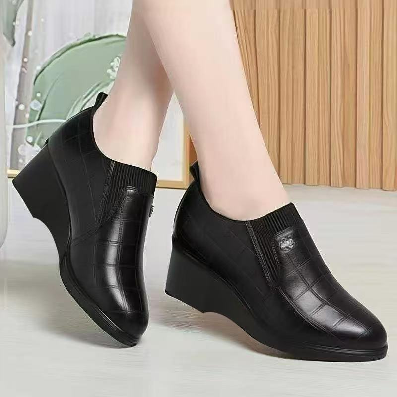 Zapatos de estilo británico de cuero de tacón medio de estilo de primavera y otoño de 2026 zapatos de cuero suave cómodos de tendencia para madres