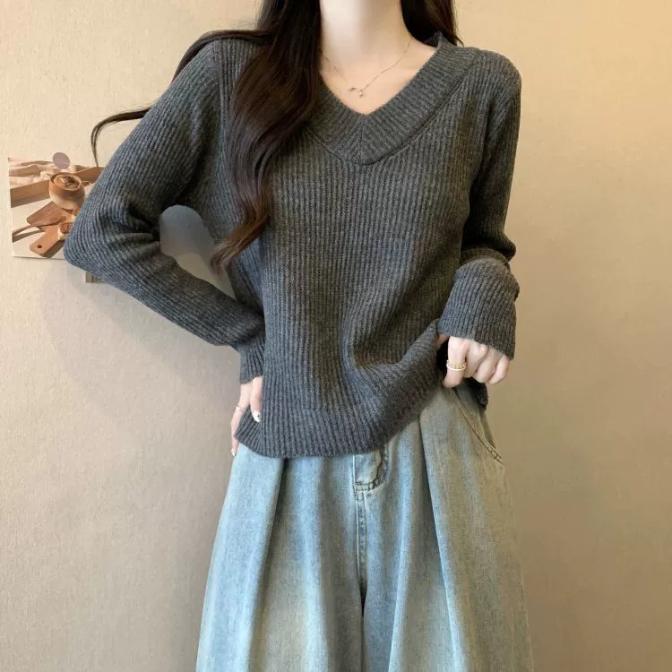 Demi-season base body-friendly sweater, plus size