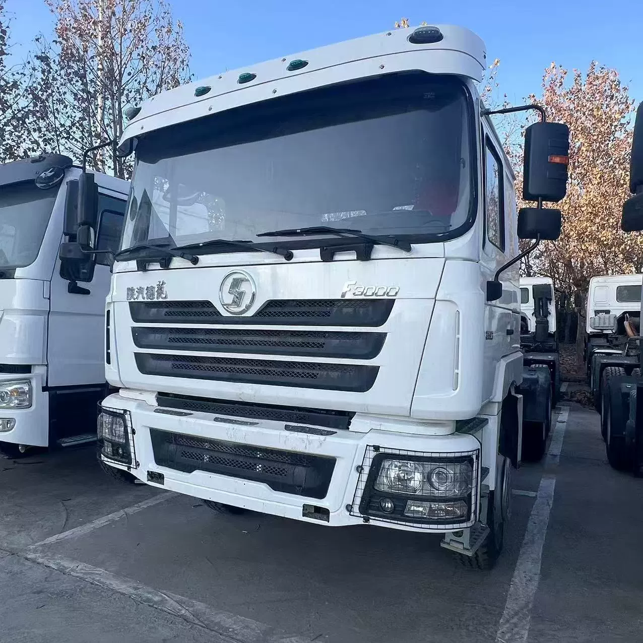 Экспортировано в Нигерию: тягач Shaanxi Automobile Delong F3000, голова X3000, 6X4, задний опрокидывающийся инженерный самосвал.