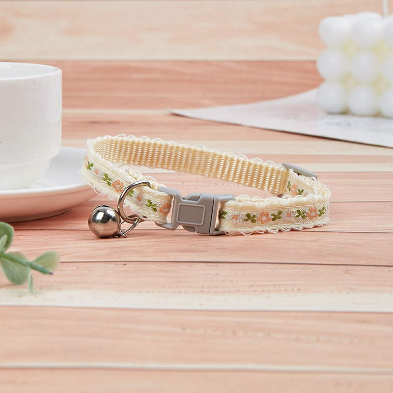 Nuevo collar de mascotas original perros perros gatos collar de flores de seguridad collar de campana de flores vendida directa