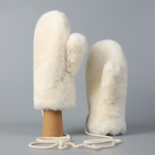 冬季手套女加绒加厚防寒保暖简约可爱白色绳子款连指毛绒手套批发