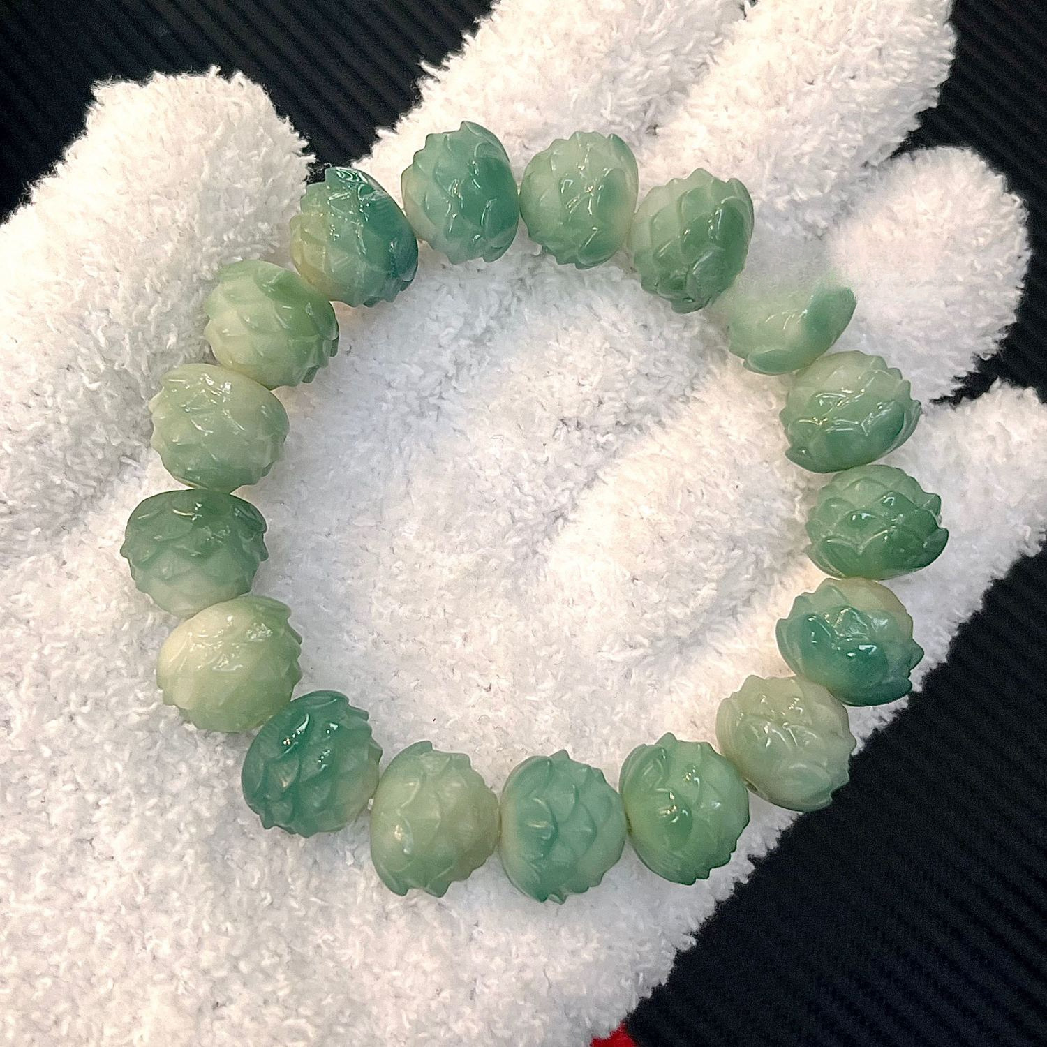 Soft Hand-Wrapped Bracelets with Carved Lotus and Bodhi Roots for Good Luck, Buddhist Beads for Entertainment and Entertainment