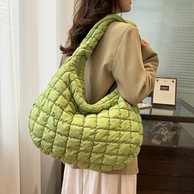 New Pleated Cloud Bag for Women, Size L, Large Shoulder Bag, Quilted Large Capacity Bubble Crossbody Bag, Korean Tote Bag New Pleated Cloud Bag for Women, Size L, Large Shoulder Bag, Quilted Large Capacity Bubble Crossbody Bag, Korean Tote Bag