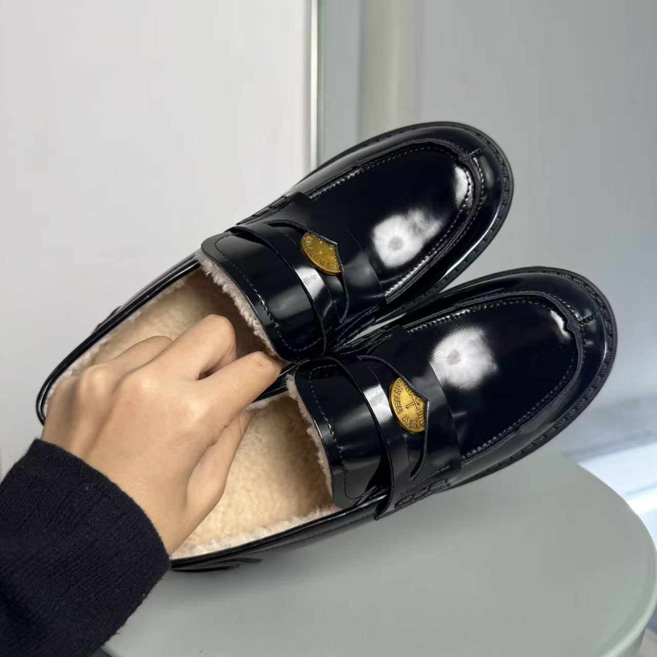 Black glossy surface (thick velvet) 5cm