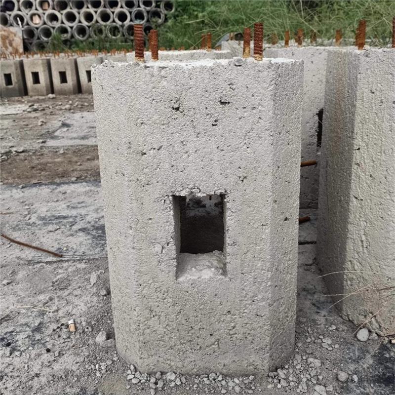 海南定安监控杆 水泥基础灯杆预埋件 立杆水泥墩 预制水泥可预