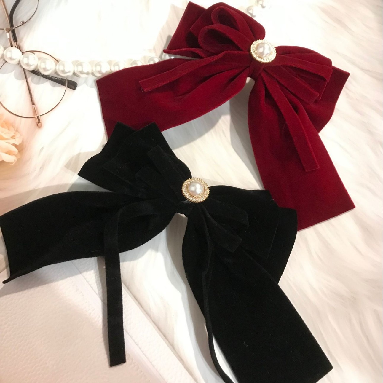New Style Velvet French Retro Toasting Accessory Pearl Bow Hair Clip for Women Elegant and Refined Feeling Hair Accessory for New Year