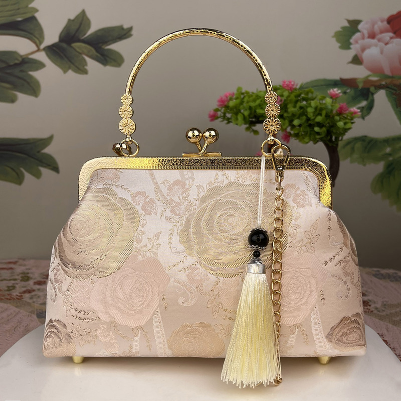 新製品のシンプルなチャイナドレスのカバンを斜めに掛けて三用のハンドバッグを使ってクロスボーダーの女性バッグを持っています。|undefined
